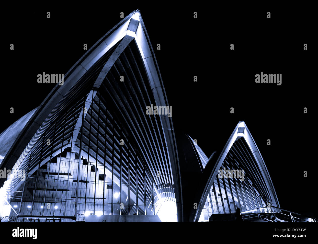 "Sydney Opera House" Sydney NSW bei Nacht Foto in starken Winkel mit künstlerischen surreale post-Prozess Stockfoto