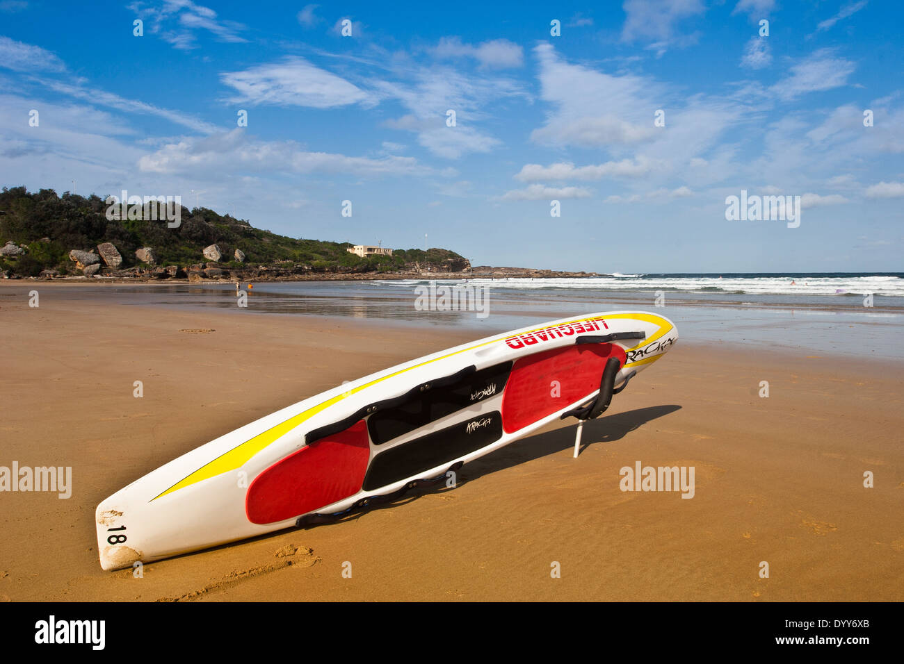 Surf Lifesaving rescue Board Ebbe Sand Strand Sonnentag Australien Stockfoto