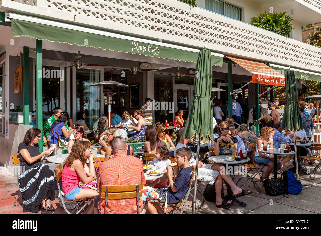 News Cafe, Ocean Drive, South Beach, Miami, Florida, USA Stockfoto News Cafe, Ocean Drive, South Beach, Miami, Florida, USA Stockfoto
