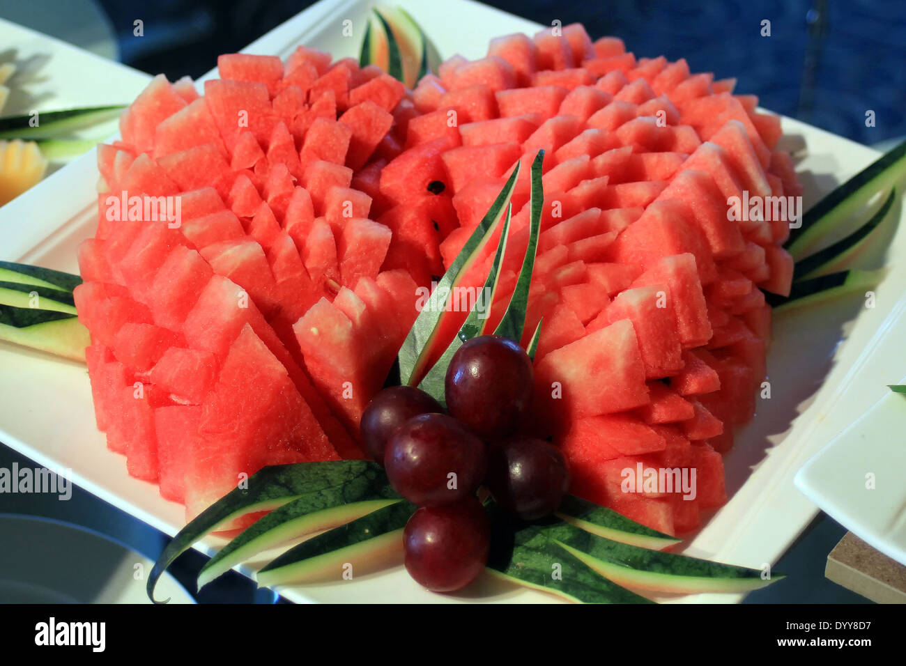 geschälte Wassermelone und Grapefruit Stockfoto