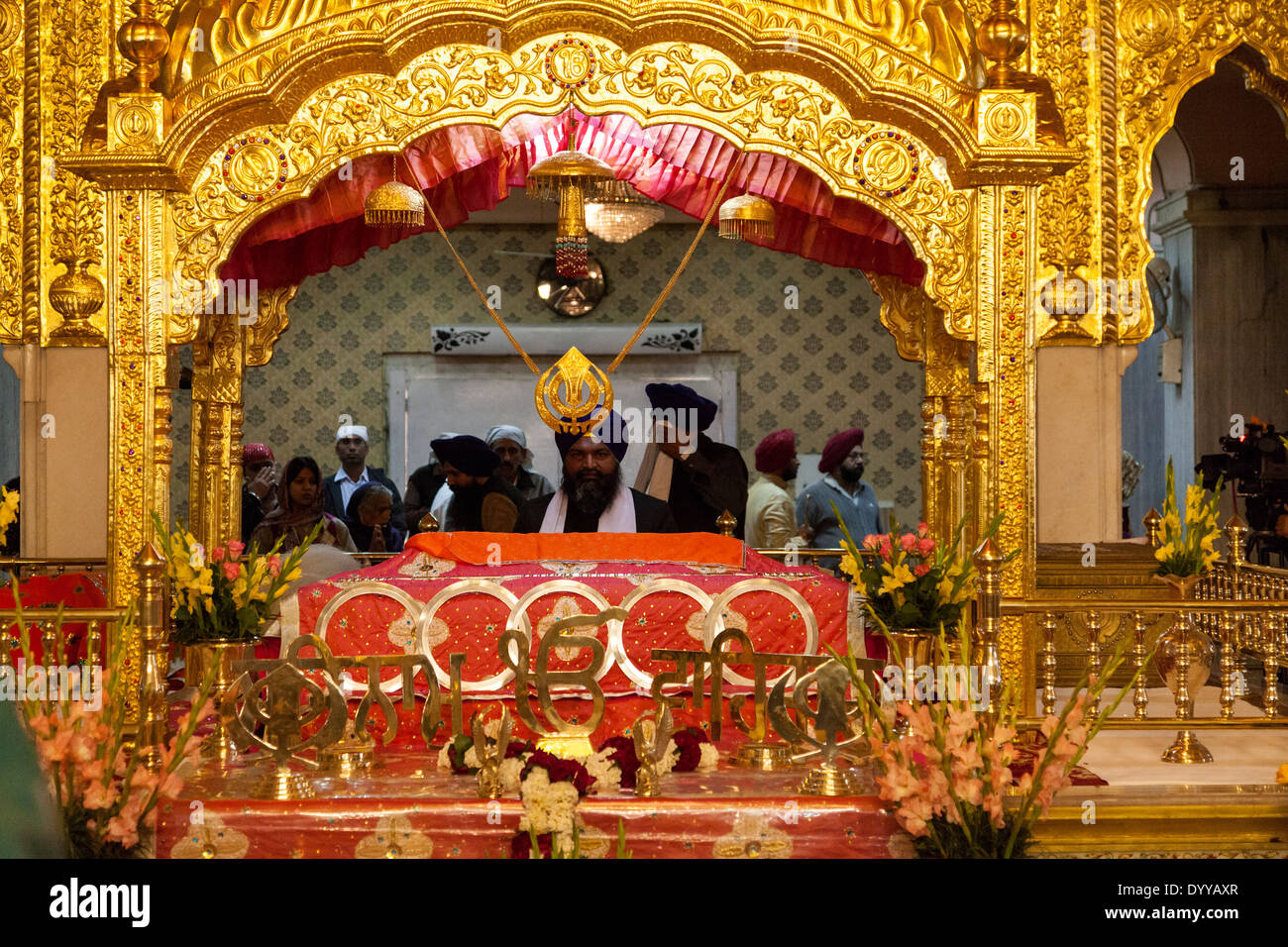 Neu-Delhi, Indien. Ein Sikh Pfarrer in Bangla Sahib Gurudwara, ein Sikh-Tempel. Stockfoto