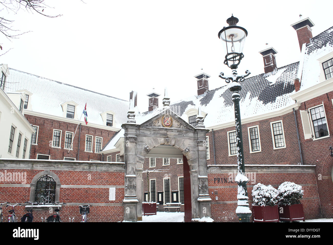 Martinikerhof, in der alten mittelalterlichen Zentrum Groningen, Niederlande, im Winter mit Hotel Prinsenhof, Stockfoto