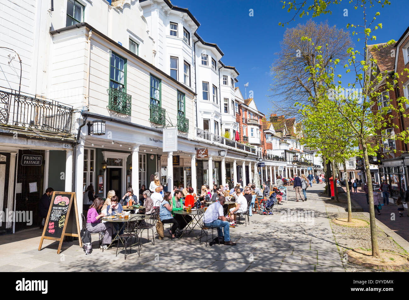 Die Pantiles Tunbridge Wells Kent an einem Frühlingstag Stockfoto