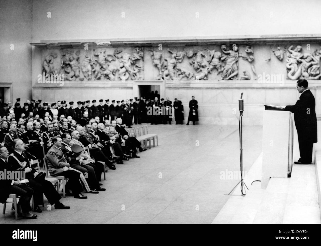 Adolf Hitler besucht die Eröffnung der Ausstellung "Alte japanische Kunst", 1939 Stockfoto