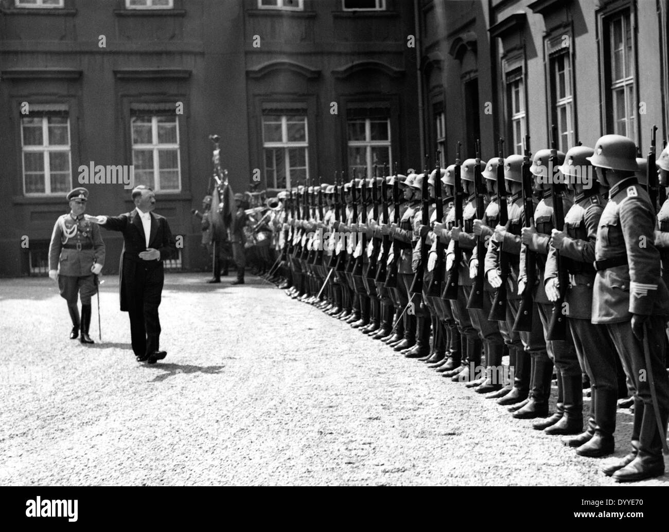 Adolf Hitler marschiert vorbei ein Honorary Unternehmen, 1939 Stockfoto