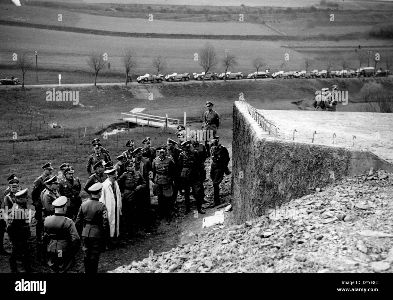 Adolf Hitler mit anderen Offiziere der Wehrmacht an der Siegfriedlinie, 1939 Stockfoto