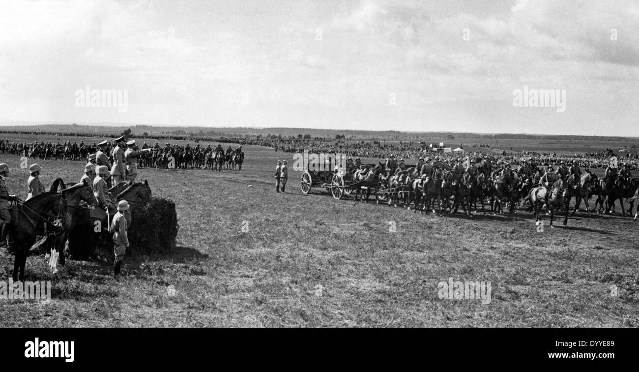 Adolf Hitler Uhren eine Militärparade, 1935 Stockfoto