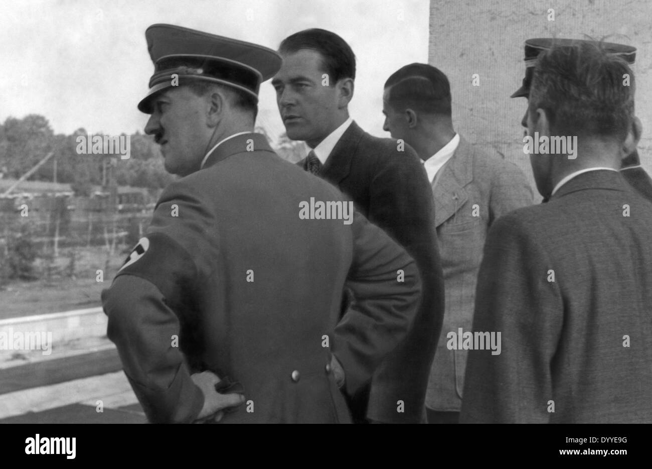 Adolf Hitler mit Albert Speer auf dem Rallye-Gelände in Nürnberg, 1937 Stockfoto