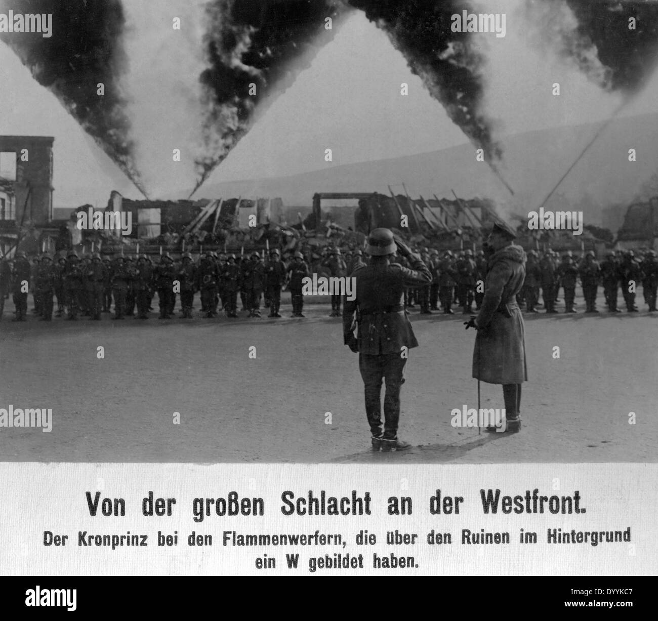 Kronprinz Wilhelm besucht ein Flammenwerfer-Unternehmen an der Westfront 1918 Stockfoto