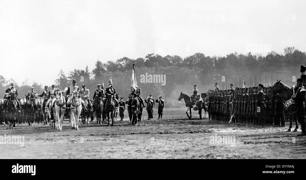 Zar Nikolaus II. während einer Militärparade, 1906 Stockfoto