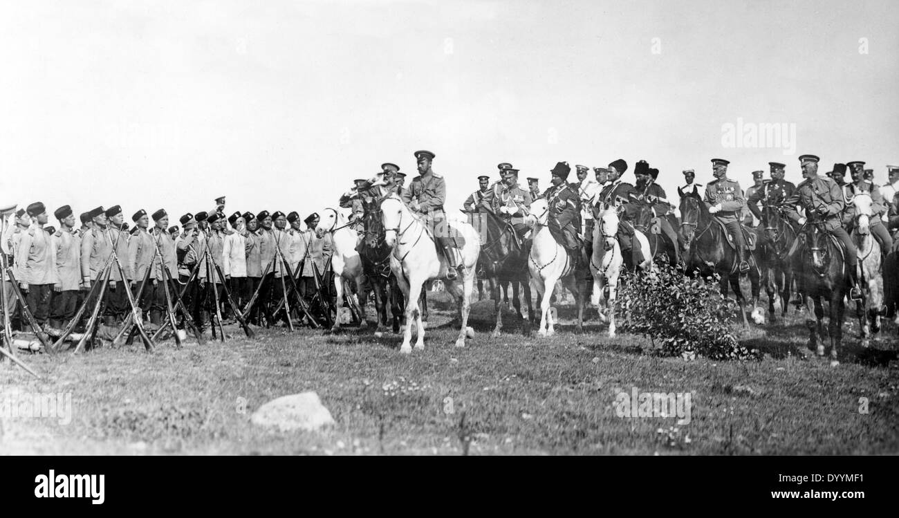 Zar Nikolaus II. bei Truppe Besuch, 1906 Stockfoto