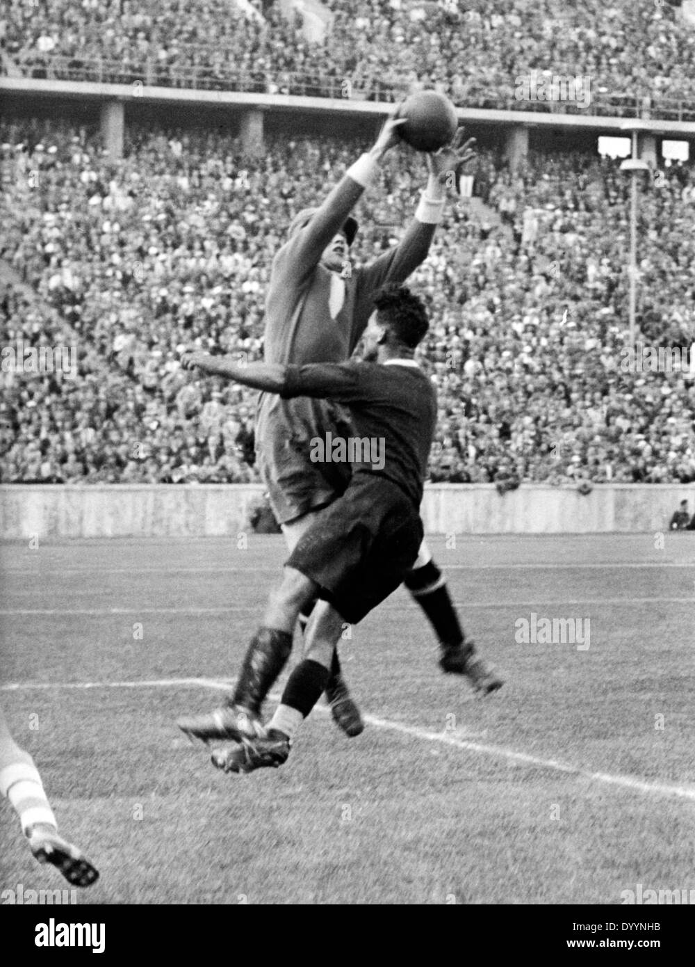 Hans Klodt auf das Endspiel zwischen Hannover-Schalke, 1938 Stockfoto
