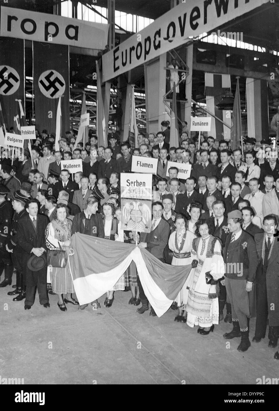 Propaganda-Rallye mit Zwangsarbeiterinnen und Zwangsarbeiter in Berlin, 1943 Stockfoto