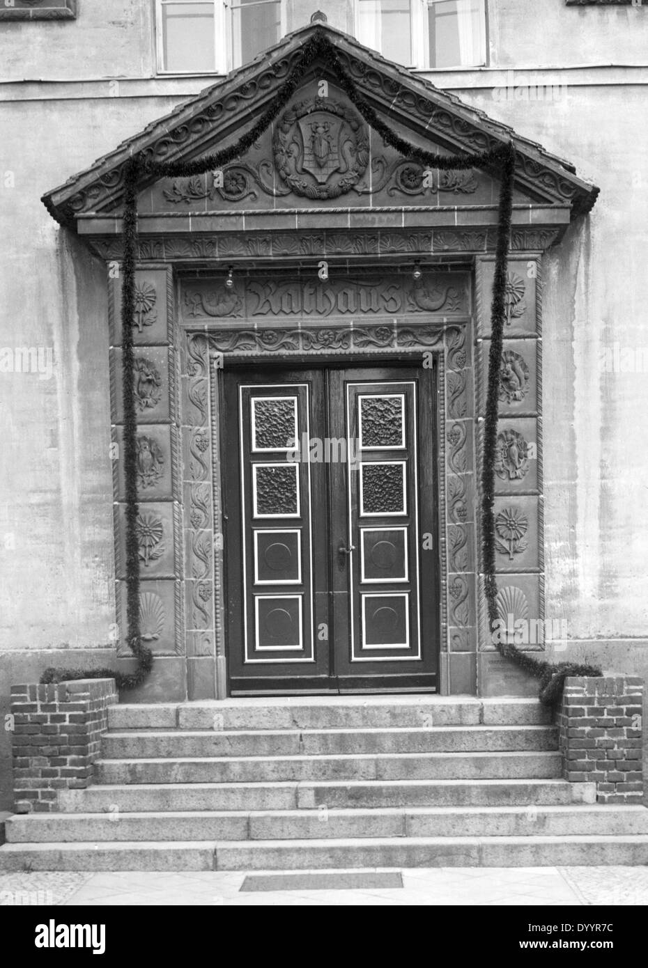 Die Tür des Rathauses in Velten, 1935 Stockfoto