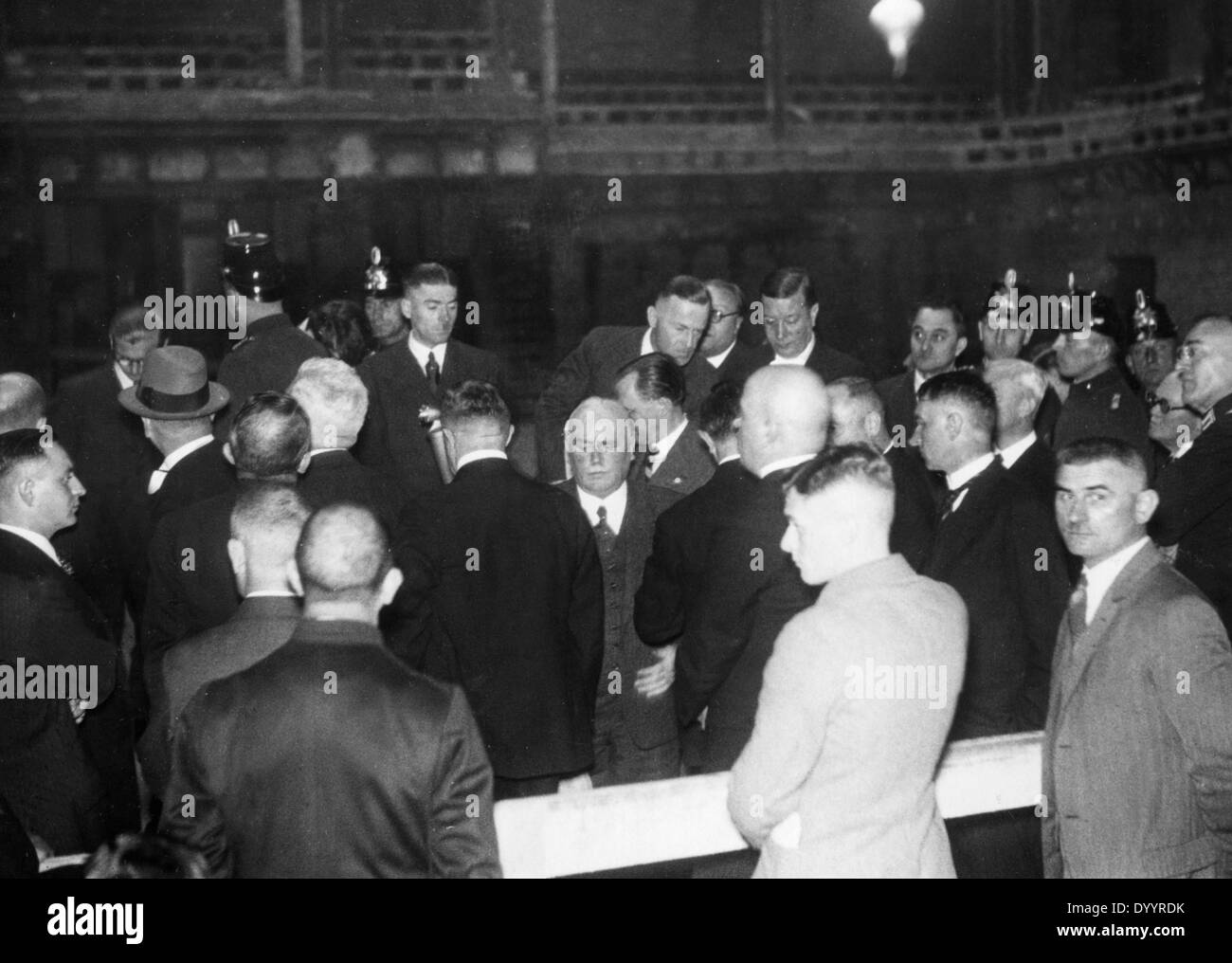 Besuch in der Szene des Verbrechens in den ausgebrannten Reichstag 1933 Stockfoto