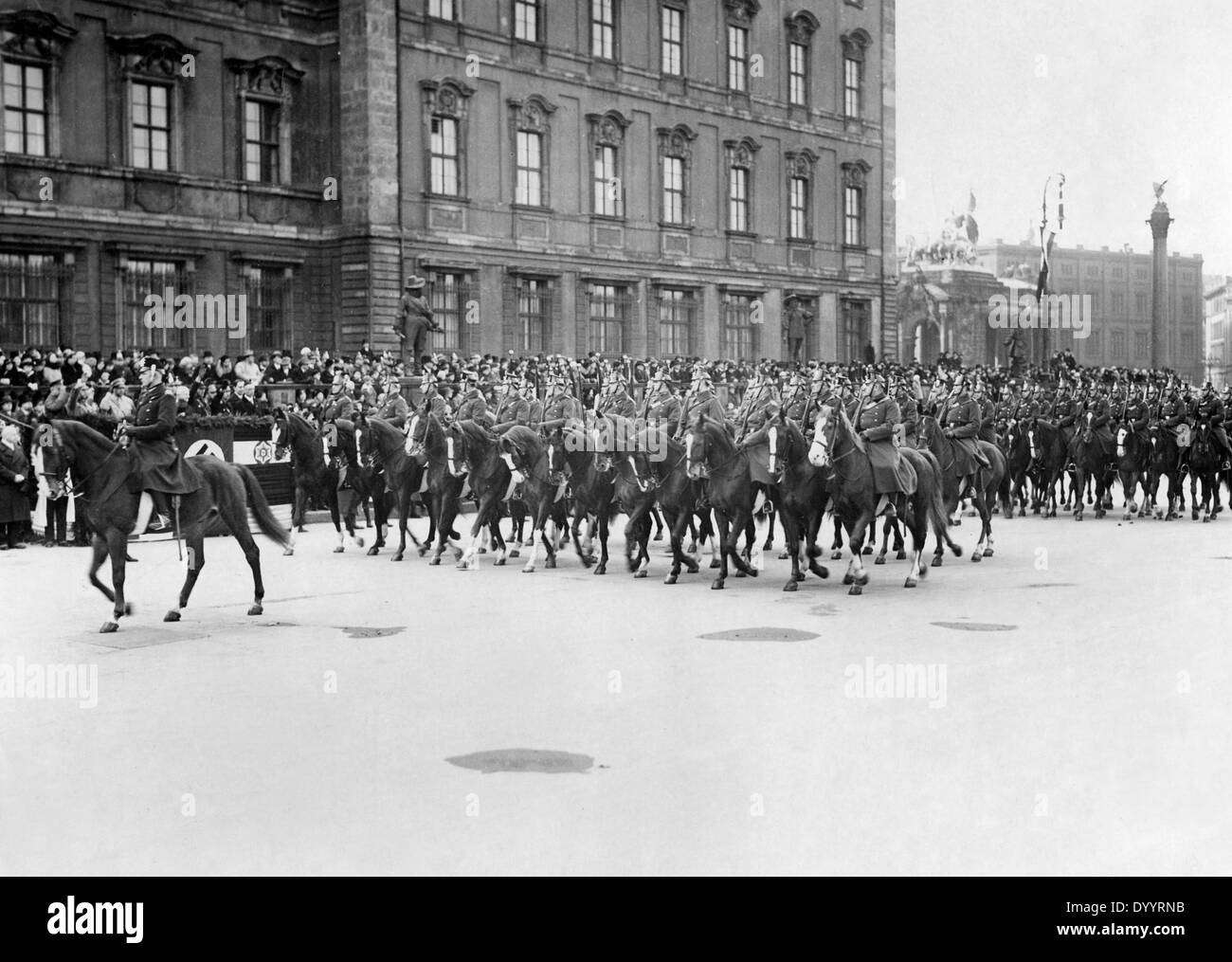 Polizei-Parade vor dem Berliner Stadtschloss, 1933 Stockfoto