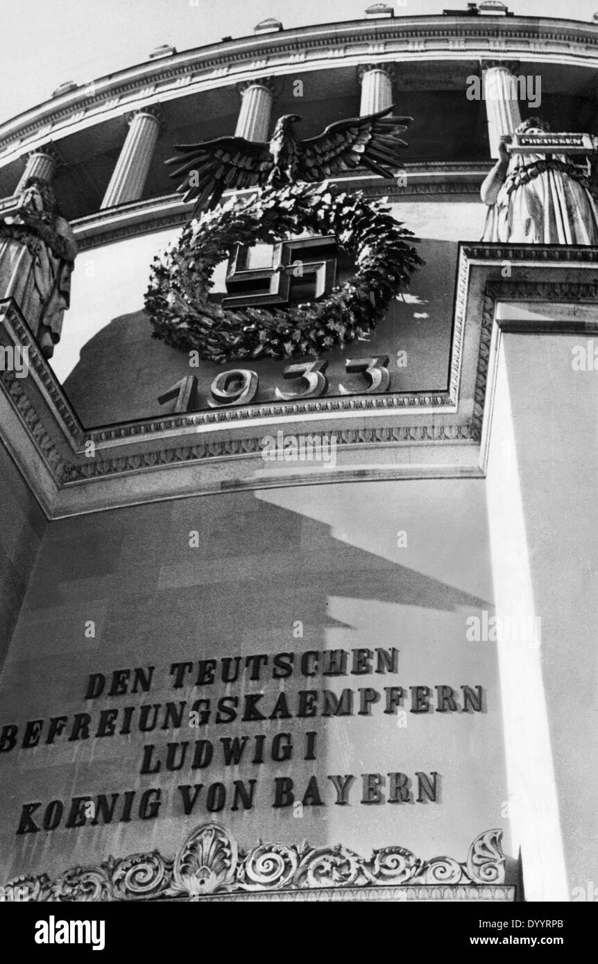 Der Sinnspruch geschmückt mit einem Hakenkreuz 1933 Stockfoto