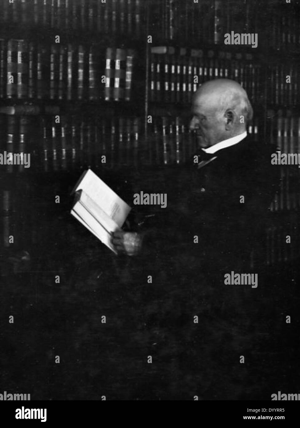 Ein Porträt von John M. Harlan, aufgenommen an einer Adresse in der 18th Street in Washington, D.C. das Bild wurde am 14. April aufgenommen und enthält Hinweise auf bekannte Figuren und Orte wie Commodore Stephen Decatur und Great Falls. Stockfoto