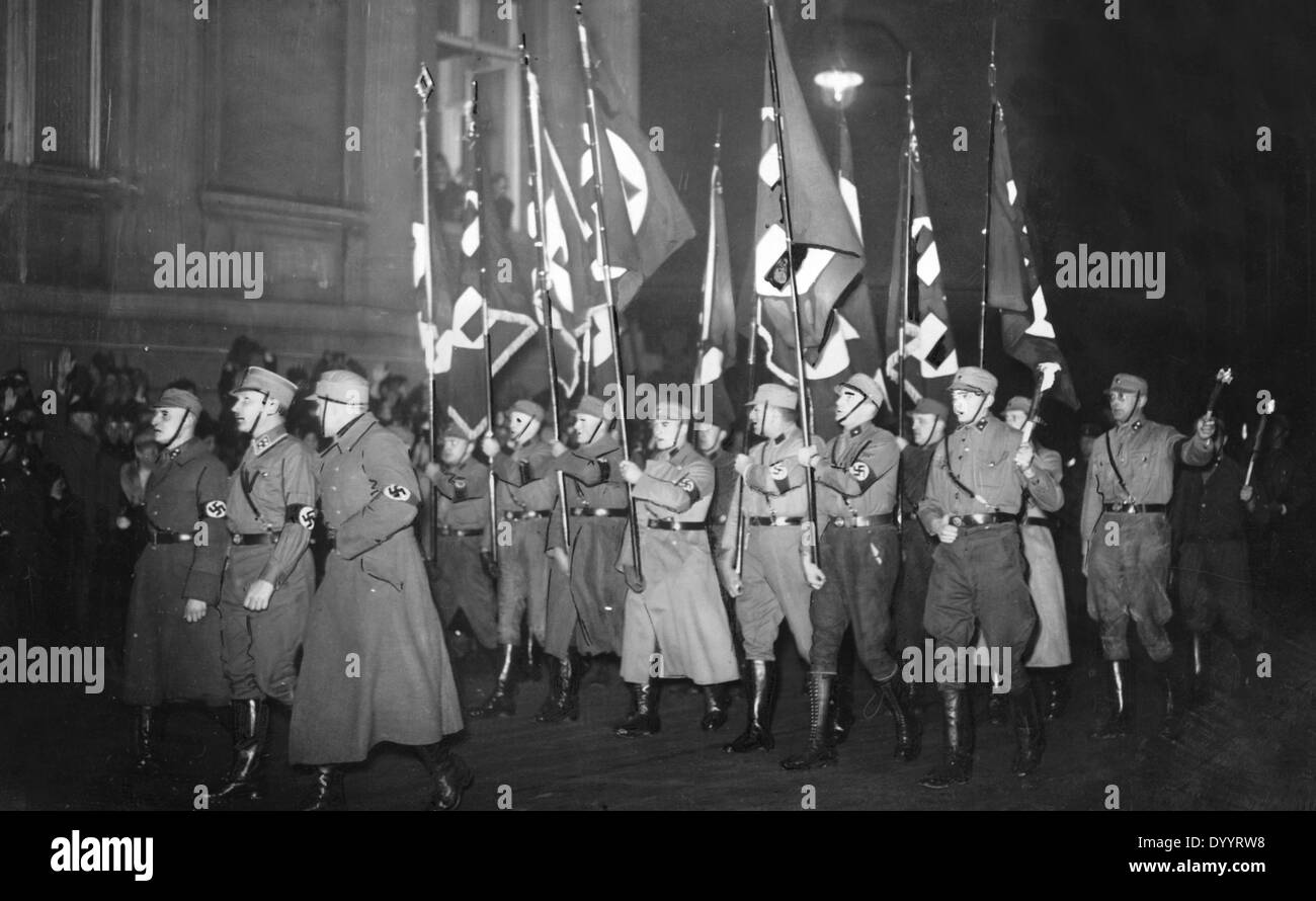 Fackelzug für Hitlers Übernahme von SS, SA und Stahlhelm in Berlin, 1933 Stockfoto