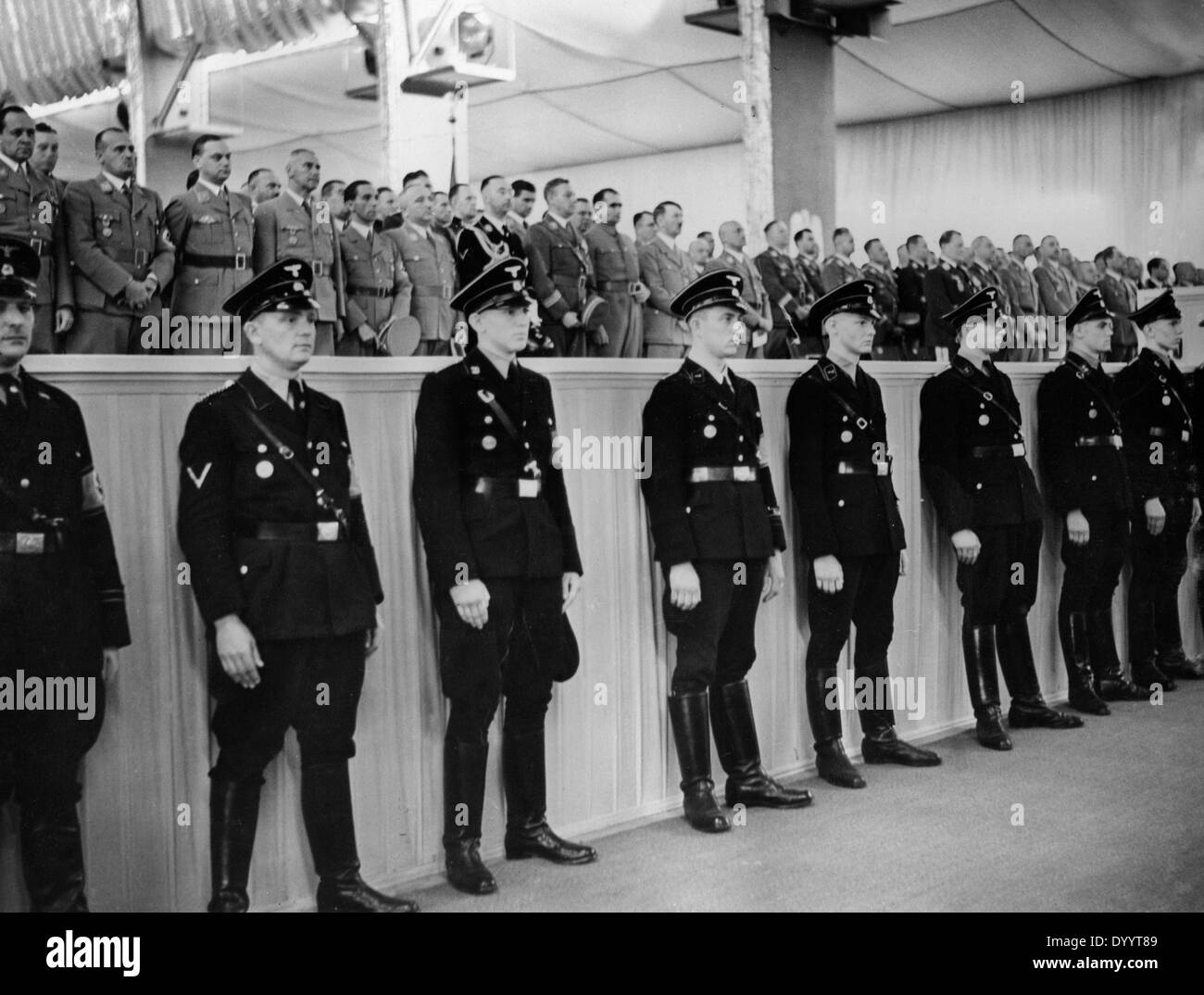 SS-Männer auf einer Nazi-Veranstaltung, 1933 Stockfoto