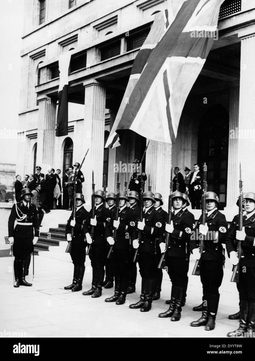 Body Guard Regiment Adolf Hitler "vor der Fuehrerbau in München, 1938 Stockfoto