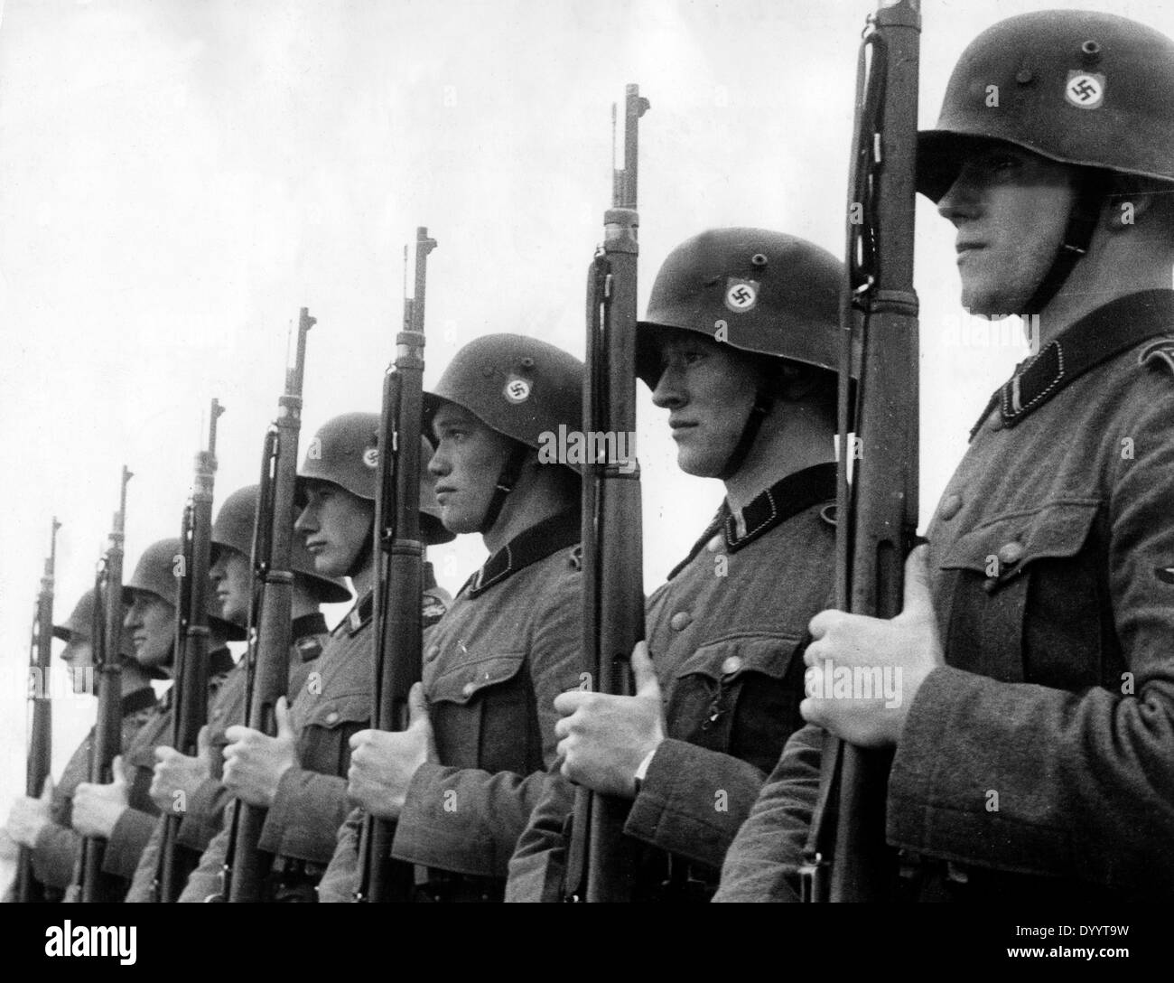 SS Leibstandarte Adolf Hitler bei militärischen Übungen, 1938 Stockfoto