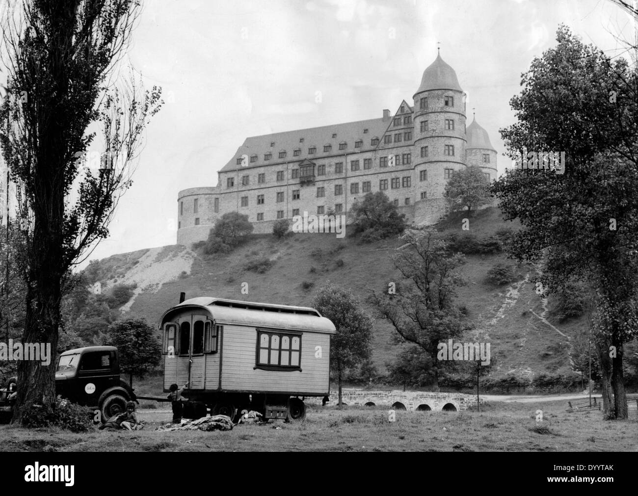 Ausgebrannte Wewelsburg nach dem 2. Weltkrieg Stockfoto