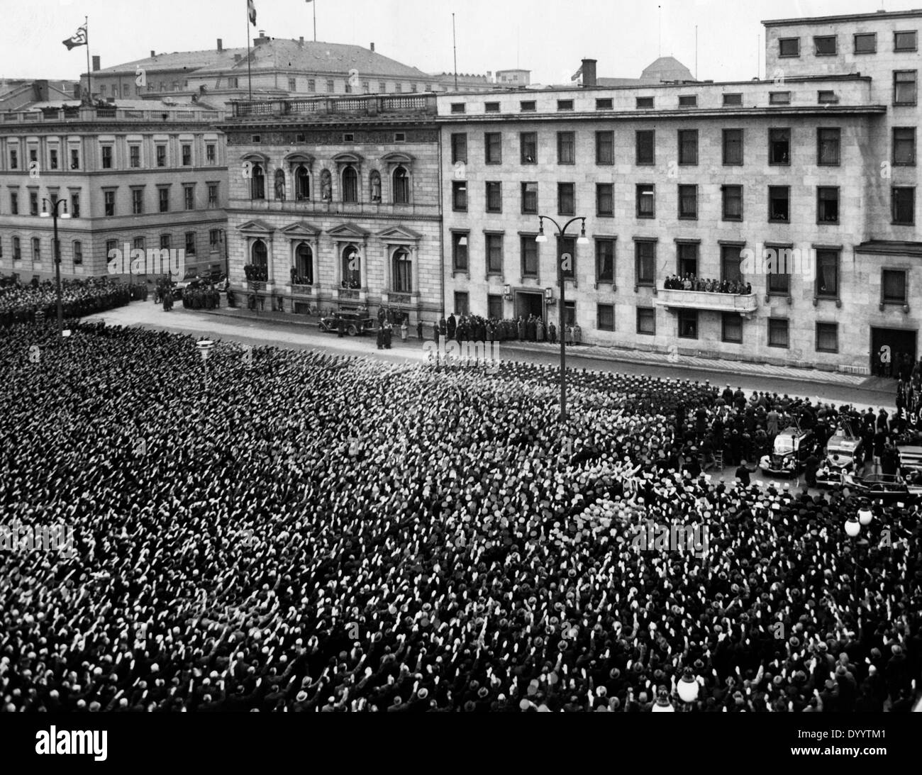 personenkult-adolf-hitler-fotos-und-bildmaterial-in-hoher-aufl-sung