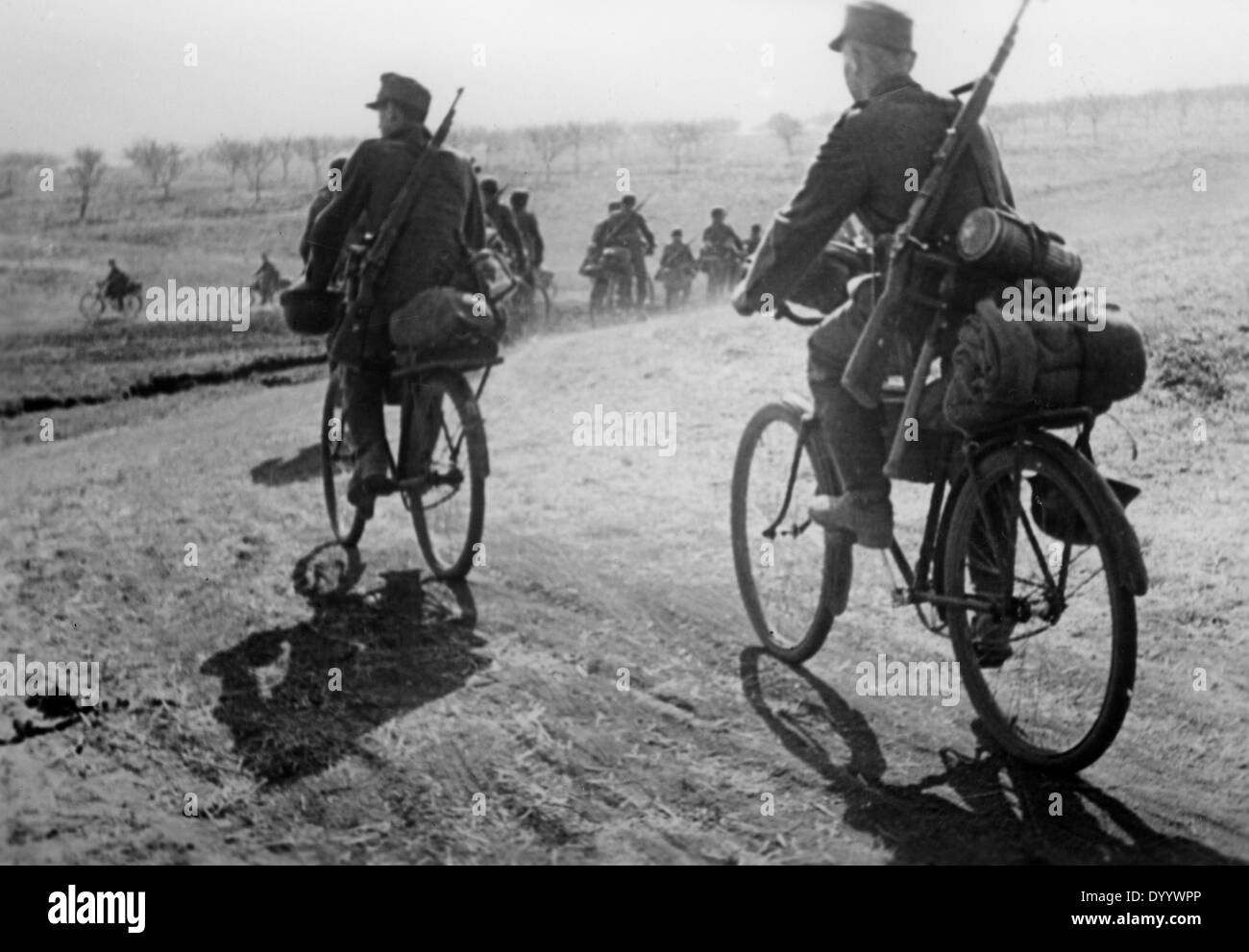 Fahrrad-Truppen an der Ostfront, 1942 Stockfoto