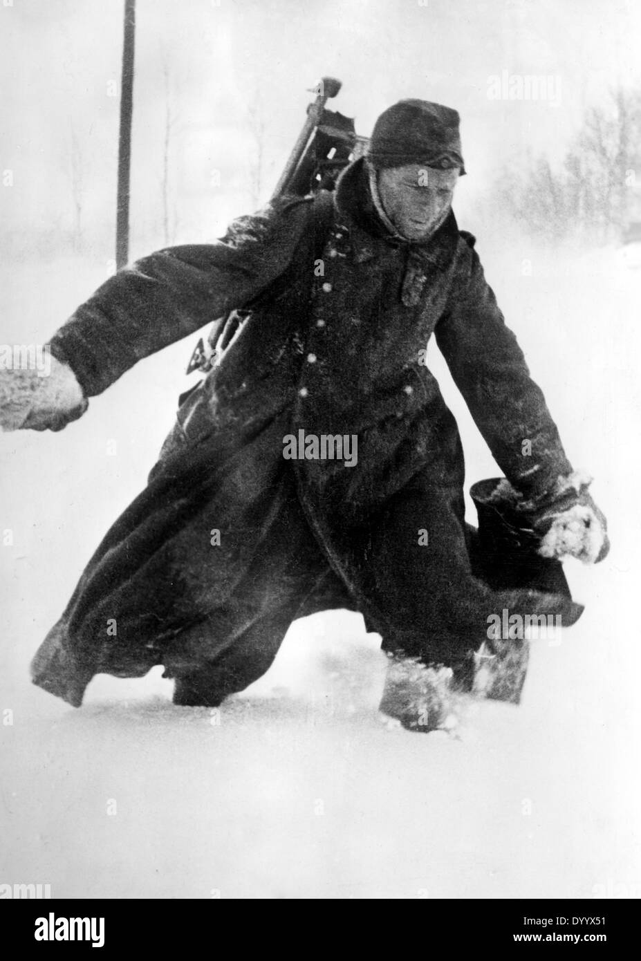 Ein deutscher Soldat im Winter an der Ostfront 1942 Stockfoto