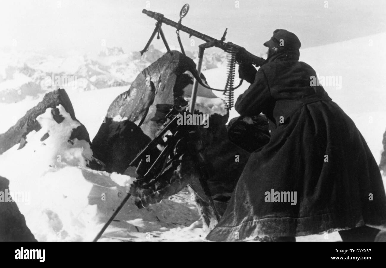 Flugzeug-Verteidigung im Kaukasus während der Kämpfe im Hochgebirge, 1942 Stockfoto