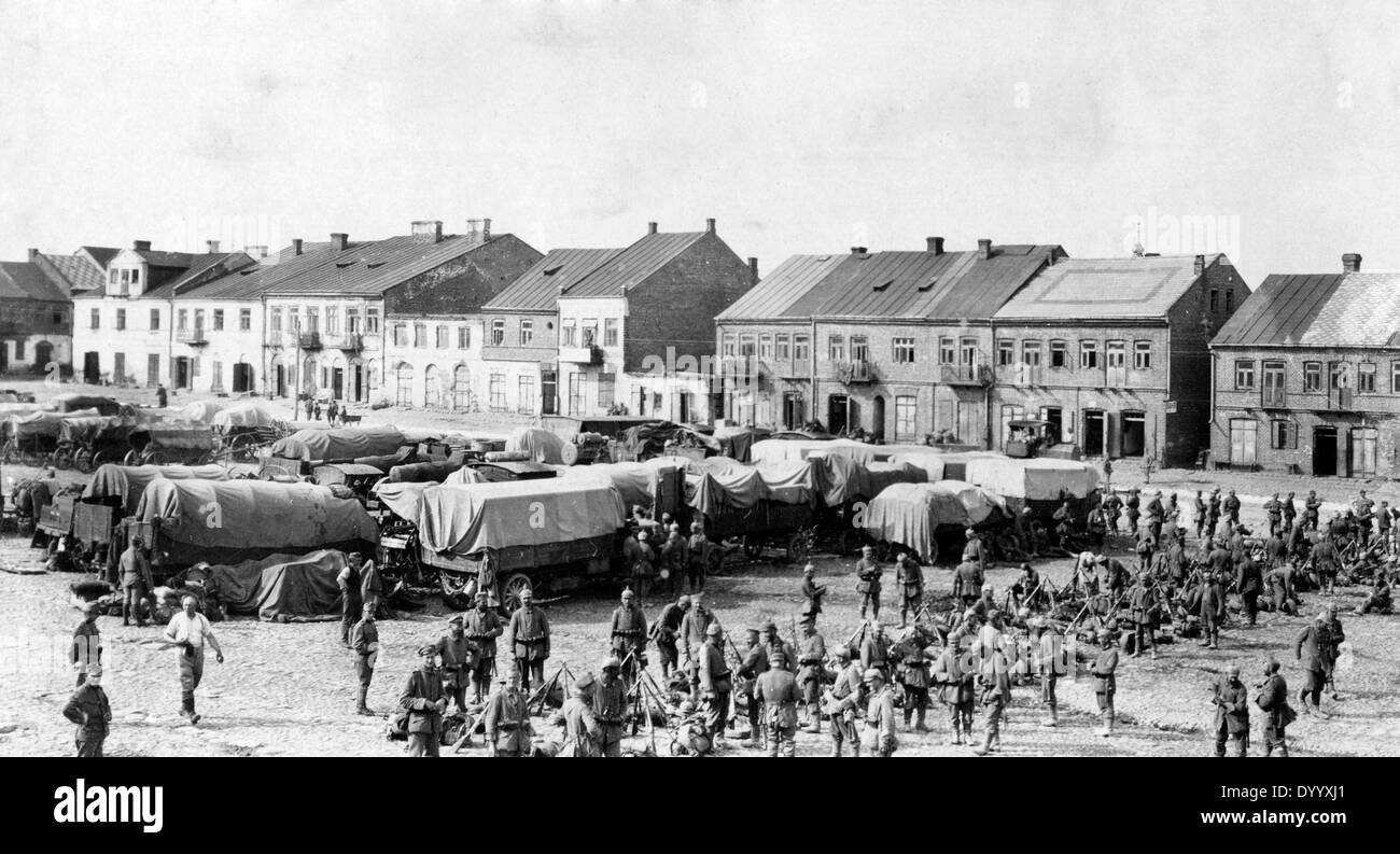 Deutsche Truppen auf dem Marktplatz der Stadt Kaunas, 1915 Stockfoto