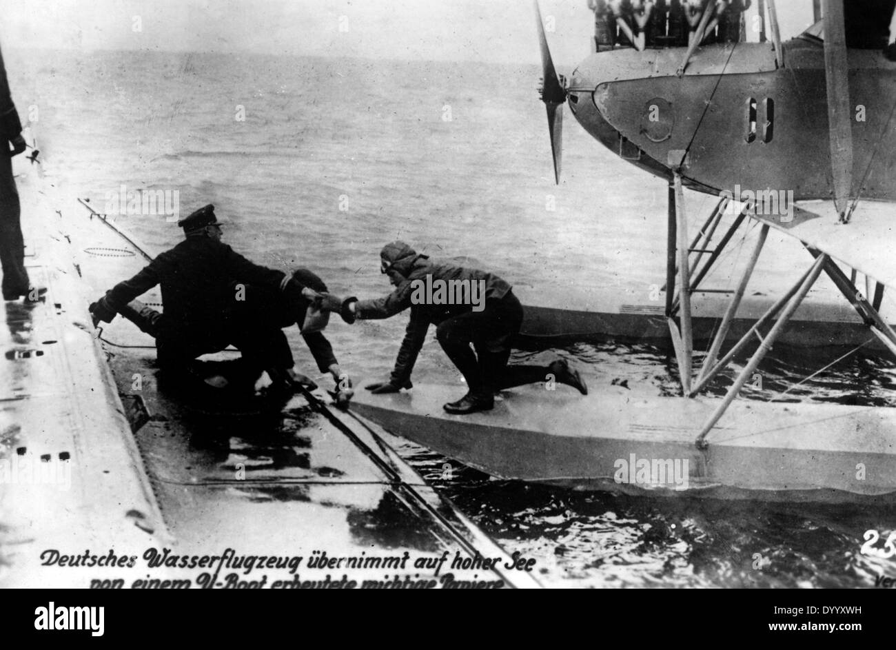 Belegübernahme während der u-Boot-Kriegsführung im ersten Weltkrieg Stockfoto
