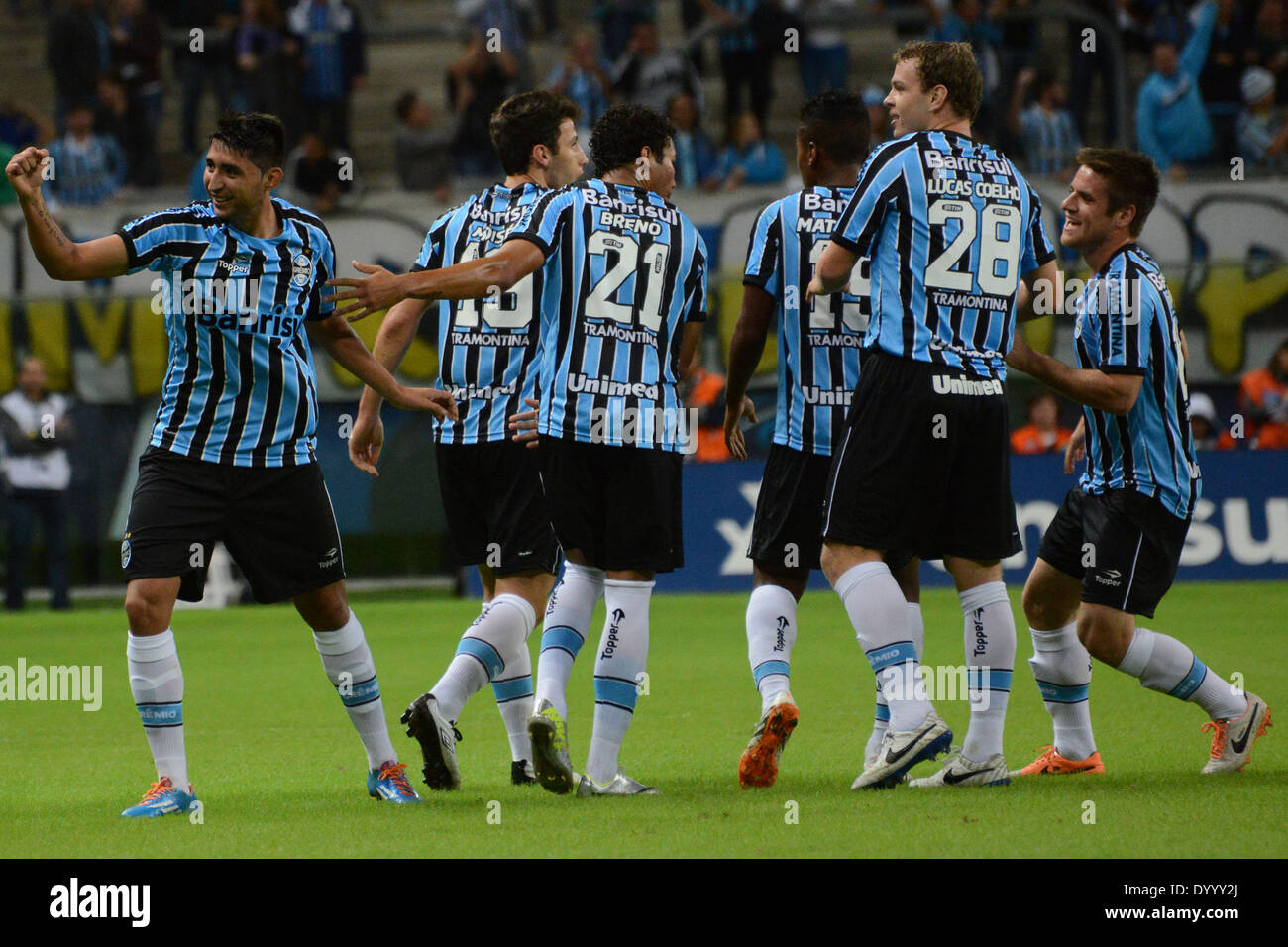 Porto Alegre, Brasilien. 27. April 2013. PORTO ALEGRE - April 27 - Alan Ruiz Feier in der Partie zwischen Gremio und Atletico MG, entsprechend in die zweite Runde der brasilianischen Liga, gespielt am 27. April 2104 im Arena Stadion tun Gremio. Foto: Luiz Munhoz/Urbanandsport/Nurphoto. Luiz Munhoz/NurPhoto/ZUMAPRESS.com/Alamy © Live-Nachrichten Stockfoto