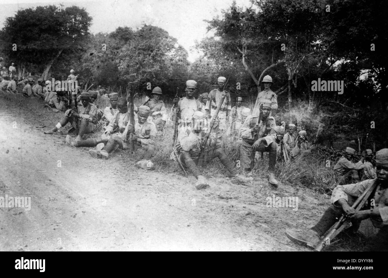 Einheimische Soldaten von den deutschen Schutz zwingen in Deutsch-Ostafrika im ersten Weltkrieg Stockfoto