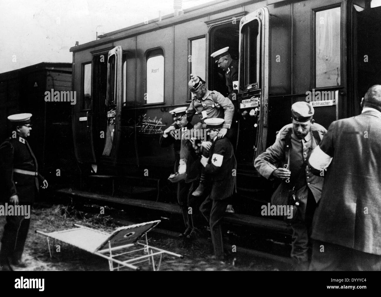 Patienten-Transfer des Deutschen Roten Kreuzes, 1914 Stockfoto