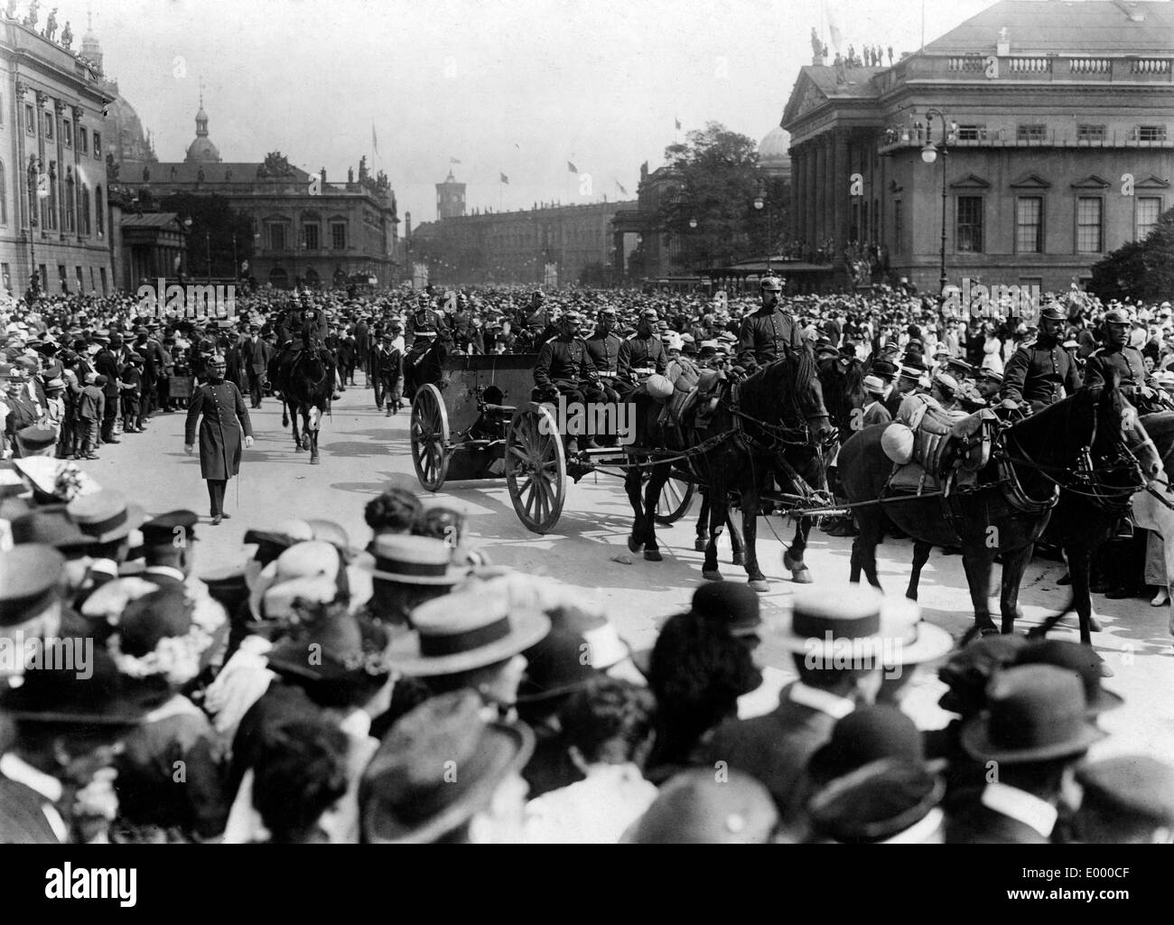Militärparade mit Kriegsbeute, 1914 Stockfoto