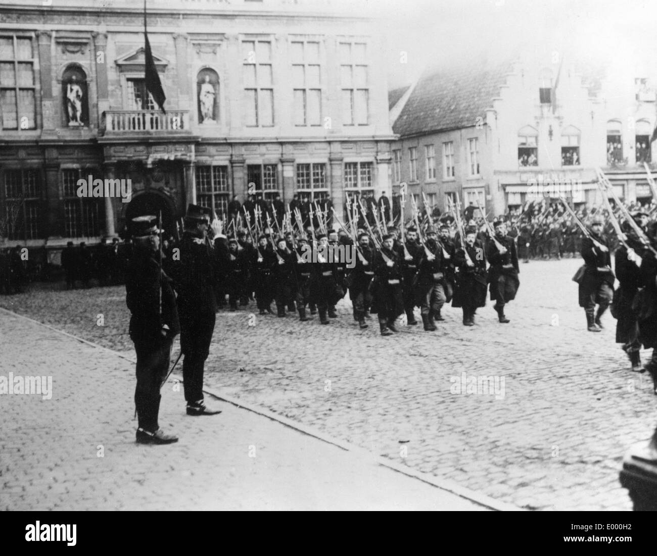 Eine Militärparade für den belgischen König Stockfoto