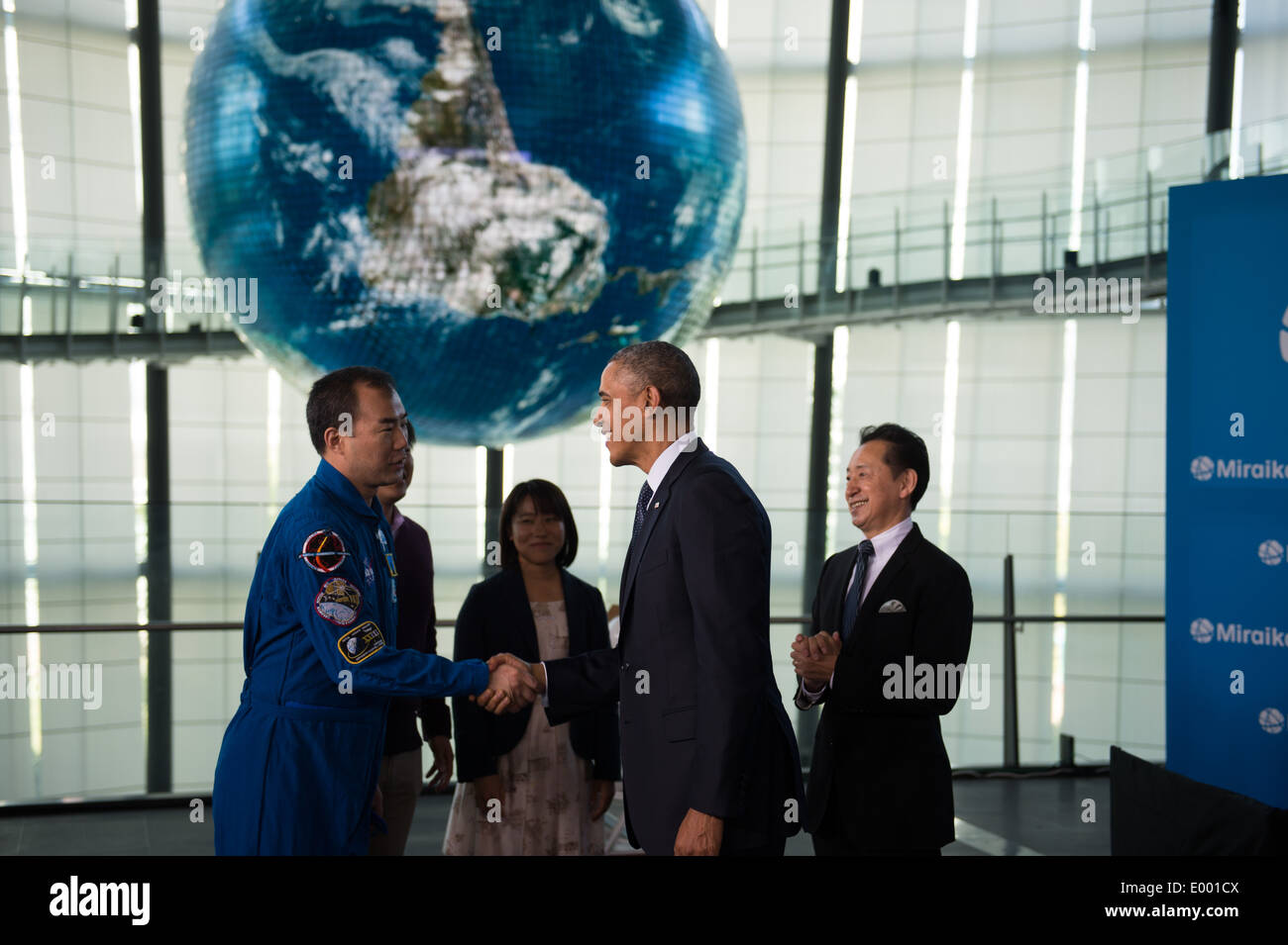 Präsident Obama spricht mit japanischen Astronauten und Studenten Stockfoto