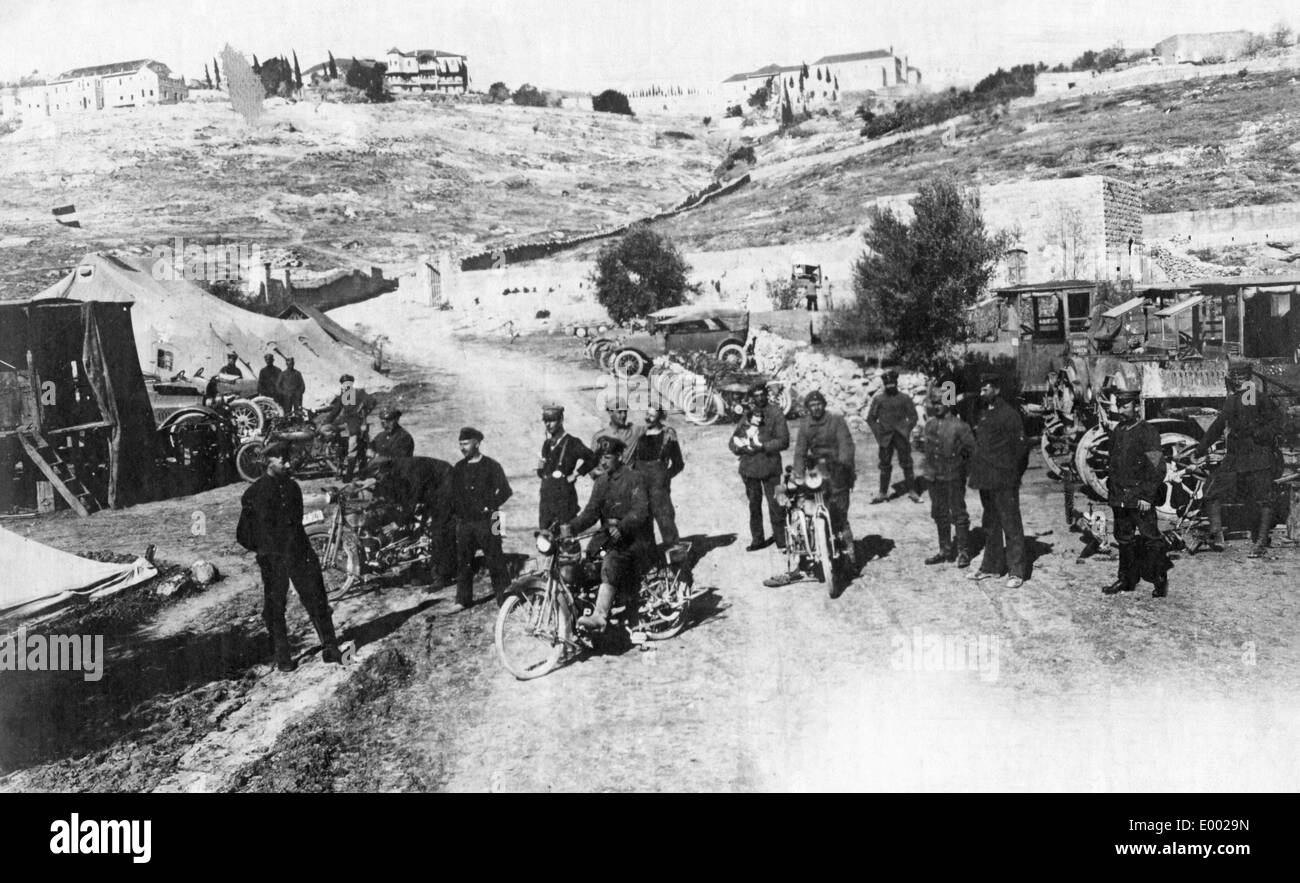 Deutsche Motorradfahrer in der Türkei, 1918 Stockfoto