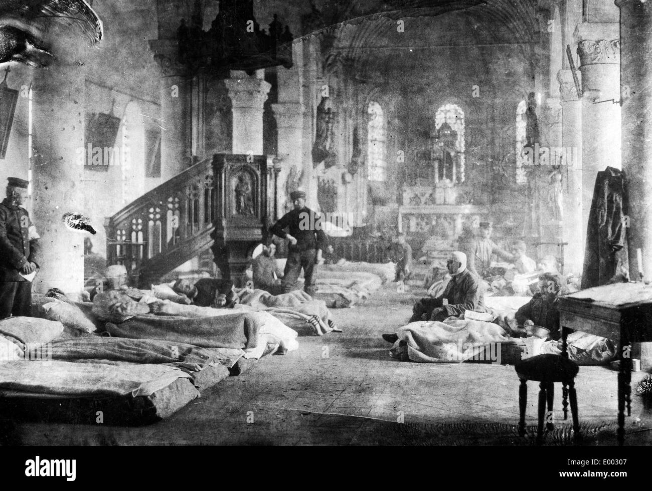 Verletzte deutsche Soldaten in einer Kirche an der Westfront 1914 Stockfoto