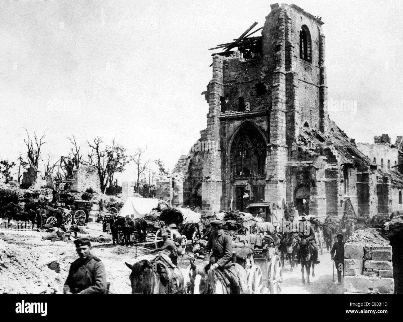 Die zerstörte Kirche von Cormicy, 1918 Stockfoto