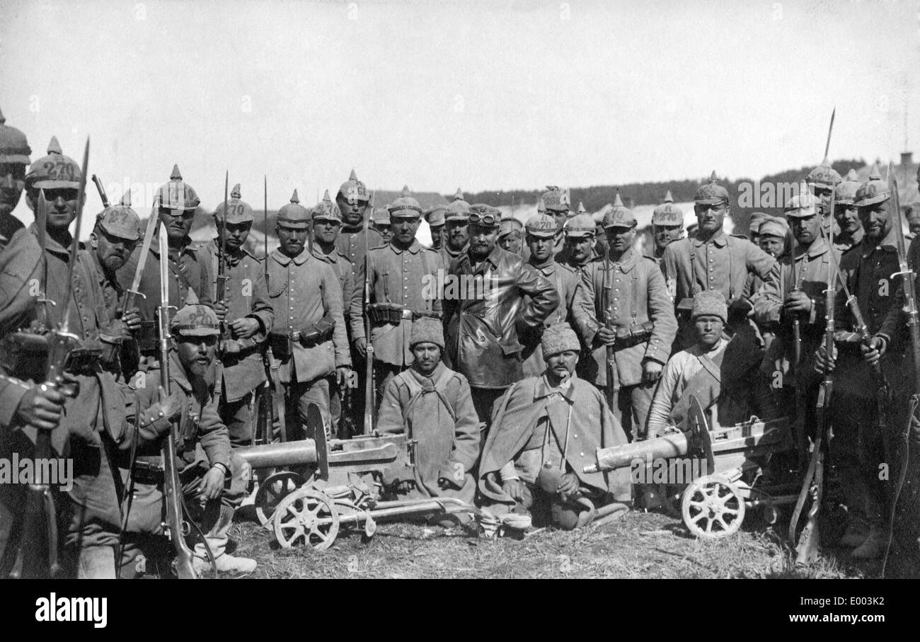 Deutsche Soldaten mit russischen Maschinengewehre, 1915 Stockfoto