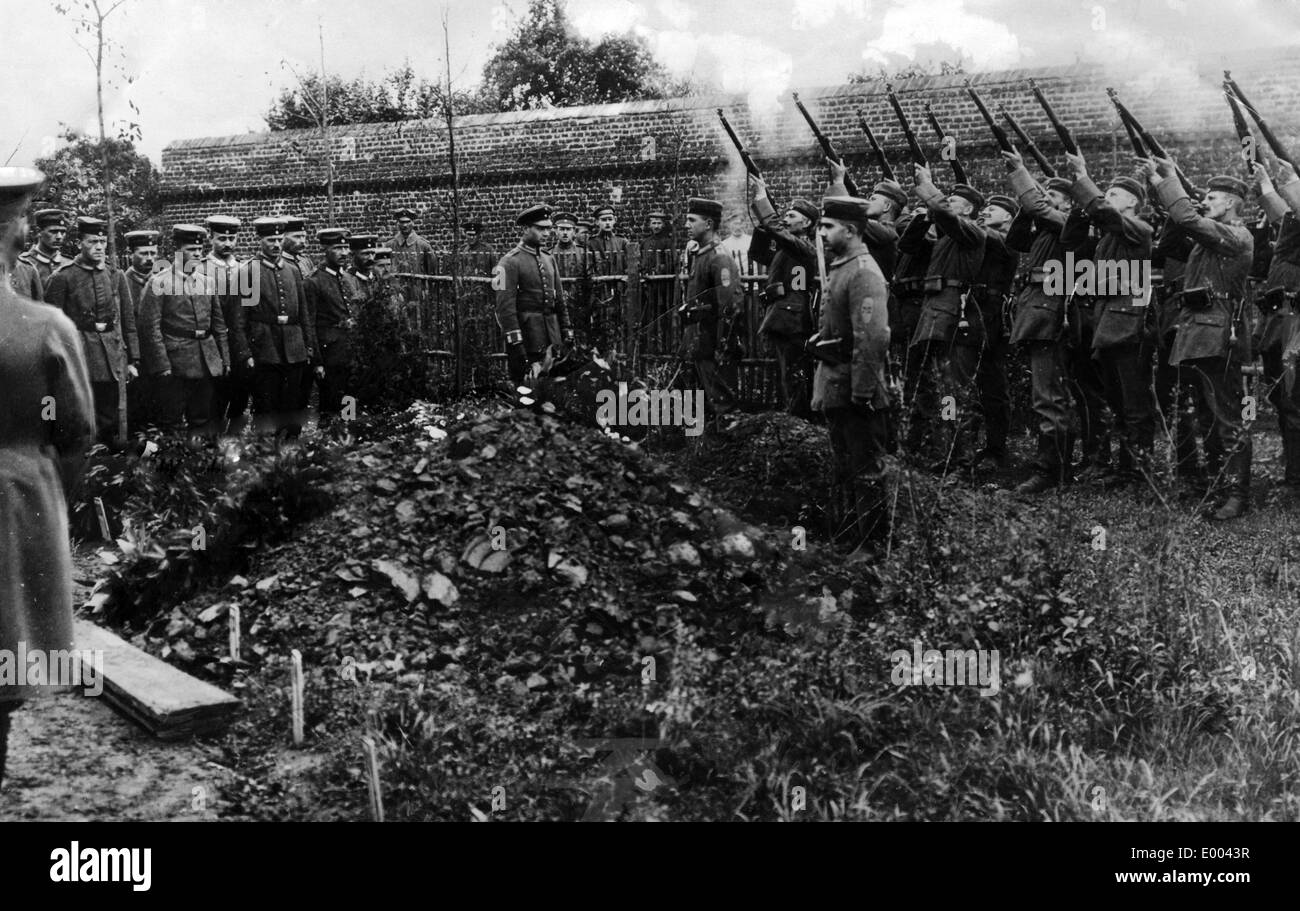 Gruß an einem toten Soldaten während des ersten Weltkrieges Stockfoto