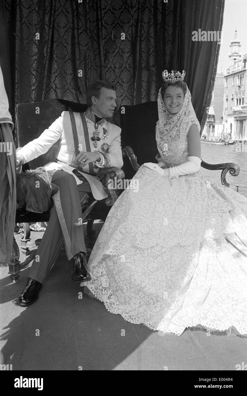Romy Schneider Et Karlheinz Böhm En Couple Romy Schneider und Karlheinz Böhm, 1957 Stockfotografie - Alamy