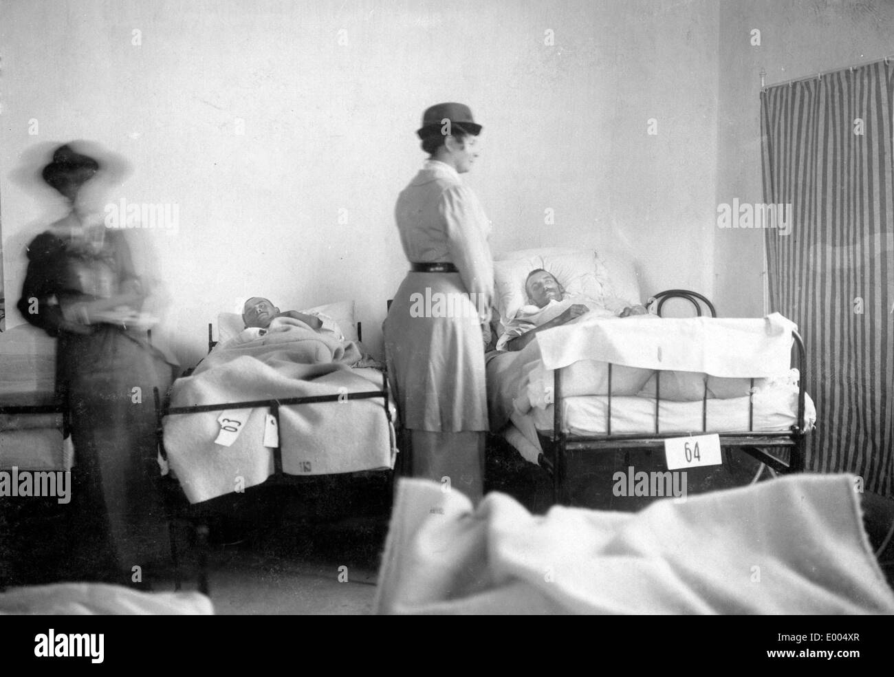 Bogen Herzogin Augusta Österreichs besucht verletzte Soldaten, 1914 Stockfoto