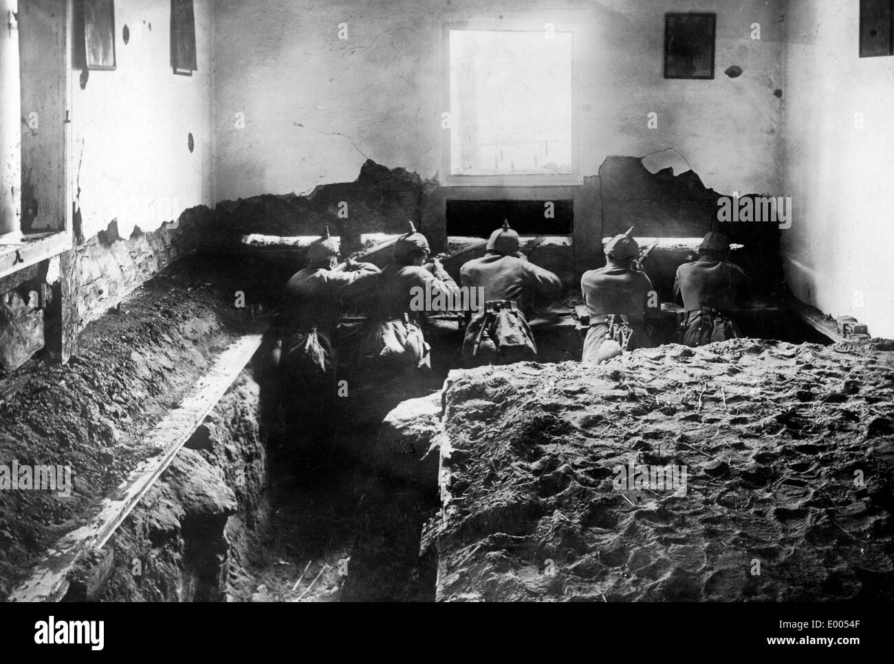 Deutschen Graben in einem Bauernhaus in den Karpaten, 1915 Stockfoto
