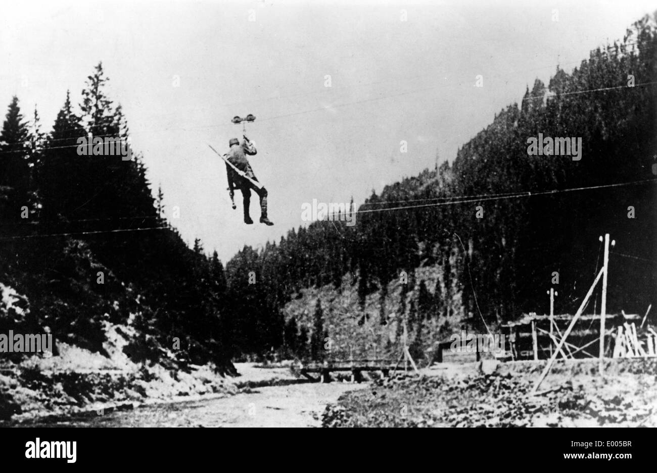 Soldat auf eine Seilrutsche, 1917 Stockfoto