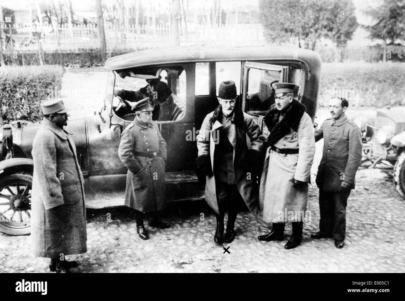 General Averescu auf seinem Weg zum Feldmarschall von Mackensen, 1917 Stockfoto