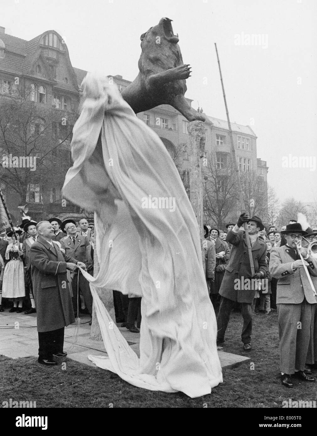 Enthüllung des Bayerischen Löwen in Berlin, 1958 Stockfoto